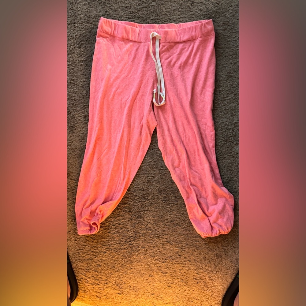 Women’s Pink MOSSIMO capri sweats Size Large
